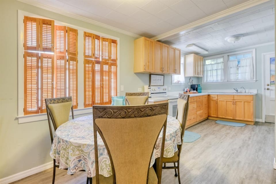 Turtle Cove- Boat Parking, Downtown, Fast Internet House in Cedar Key
