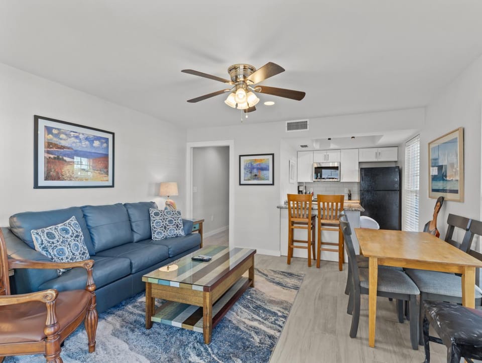 Island Place 101 Dreamy Condo with Pool! Rebuilt! Apartment in Cedar Key