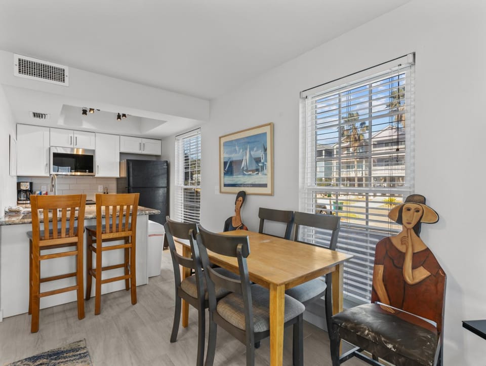 Island Place 101 Dreamy Condo with Pool! Rebuilt! Apartment in Cedar Key