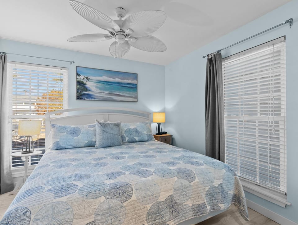 Island Place 103 Spectacular View w Pool! Rebuilt Apartment in Cedar Key