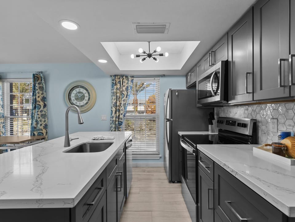 Island Place 103 Spectacular View w Pool! Rebuilt Apartment in Cedar Key