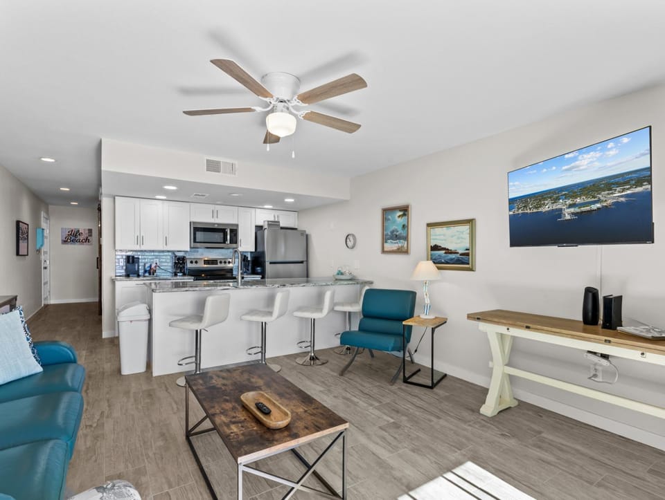 Island Place 106 Modern Style with Amazing Pool! Apartment in Cedar Key