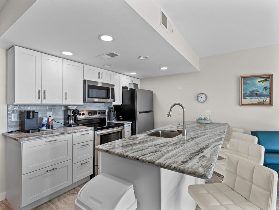 Island Place 106 Modern Style with Amazing Pool! Apartment in Cedar Key