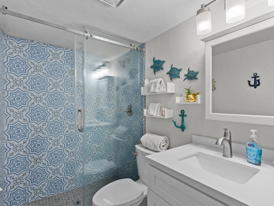 Island Place 109 Condo Perfection with Pool! Apartment in Cedar Key