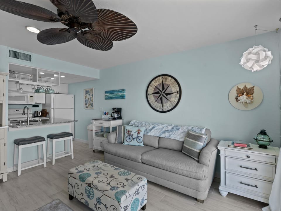 Island Place 111 Downtown w Pool See Dolphins Play Apartment in Cedar Key