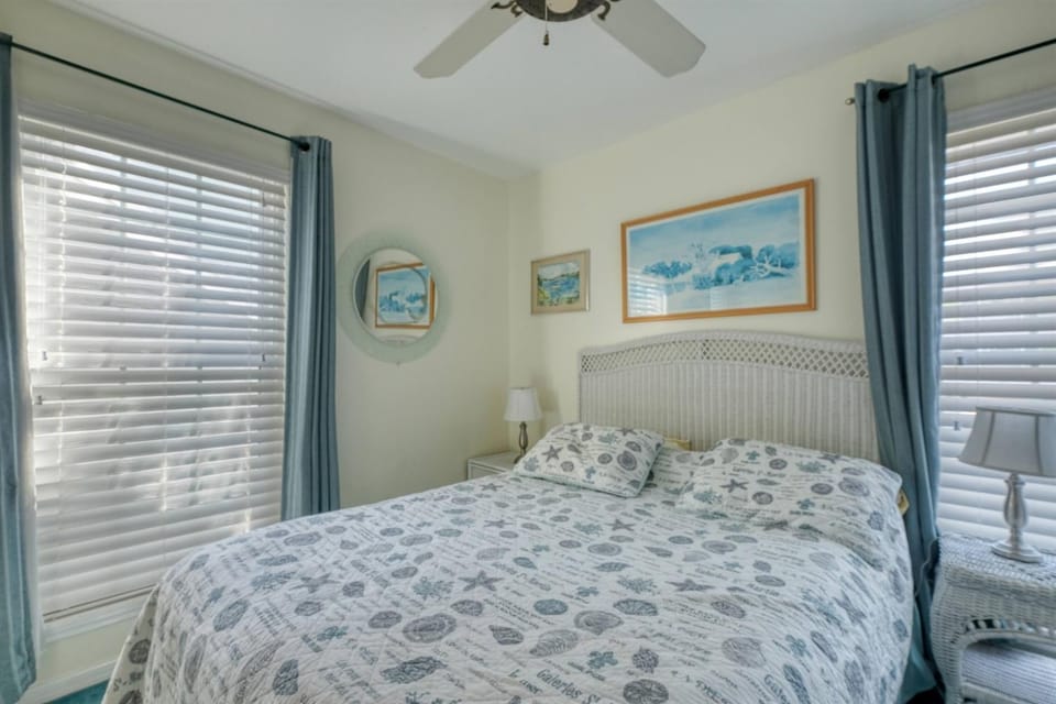 Beautiful Condo at Island Place 201! Apartment in Cedar Key