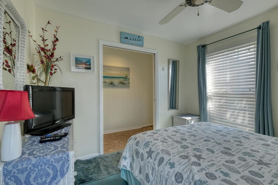 Beautiful Condo at Island Place 201! Apartment in Cedar Key