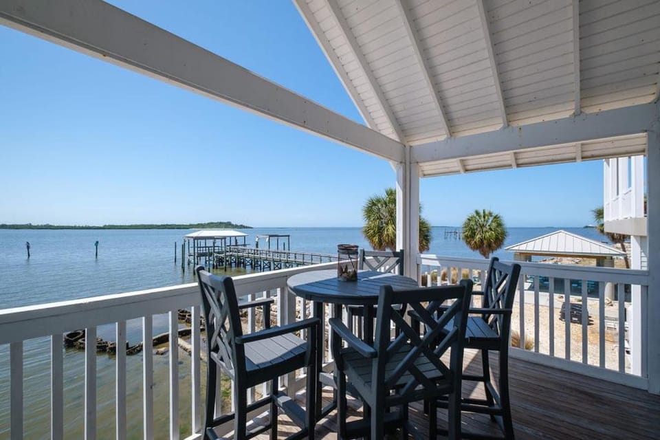 Island Living at Island Place 205! Apartment in Cedar Key