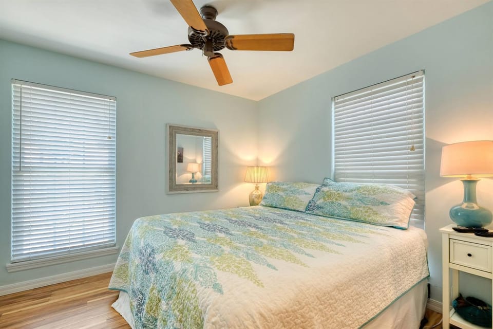 High End Corner Unit at Island Place 208! Apartment in Cedar Key