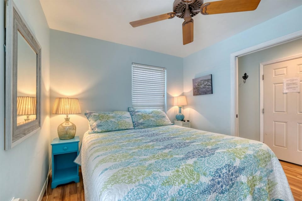 High End Corner Unit at Island Place 208! Apartment in Cedar Key