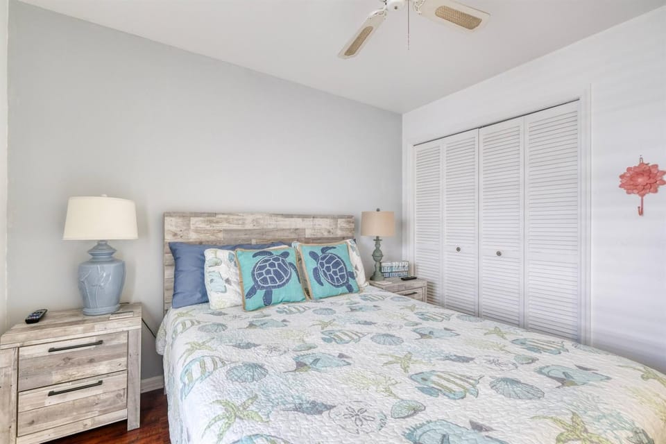 Stunning Views From Balcony at Island Place 209! Apartment in Cedar Key