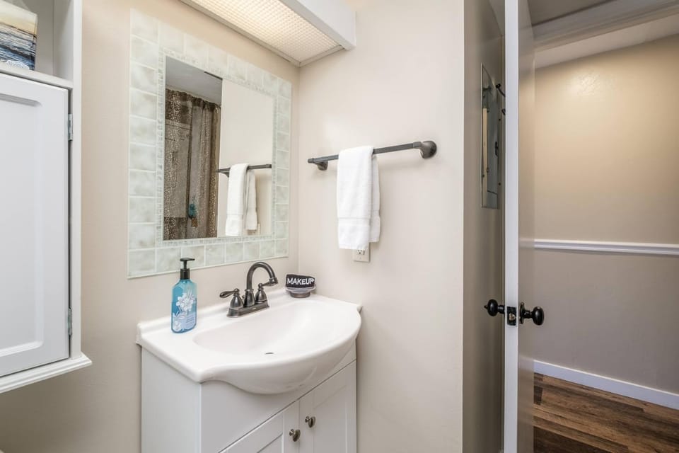 Charming Condo at Island Place 211! Apartment in Cedar Key