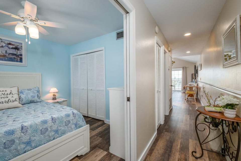 Charming Condo at Island Place 211! Apartment in Cedar Key