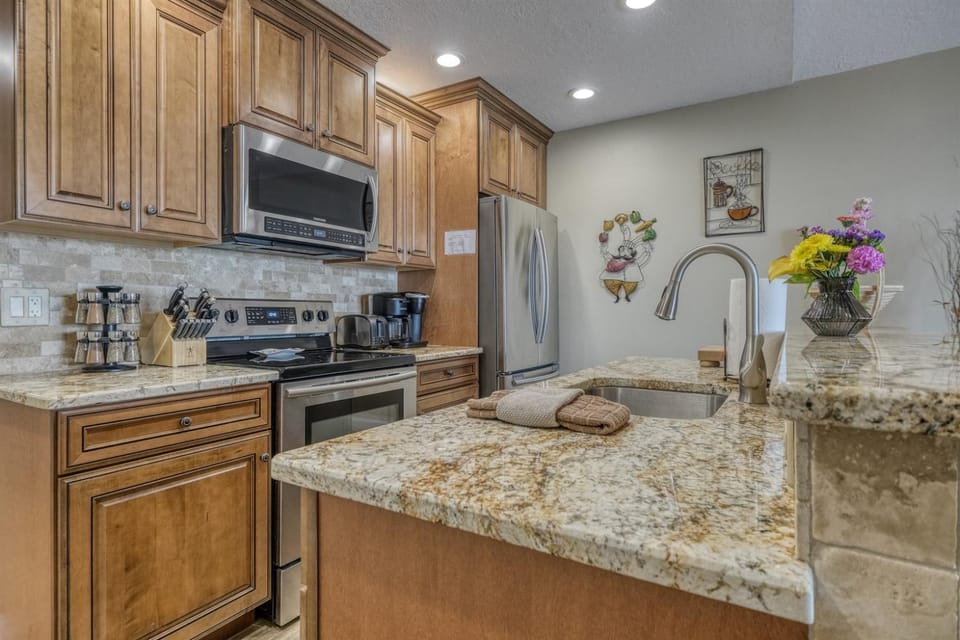 High End Condo at Island Place 212! Apartment in Cedar Key