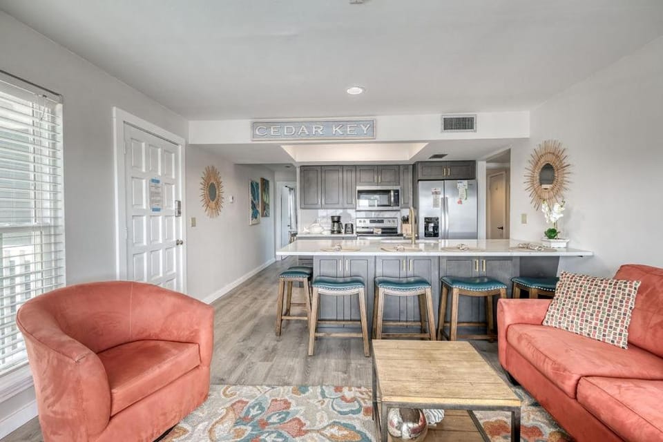 Island Place 214 Is An Open Gulf Condo! Apartment in Cedar Key