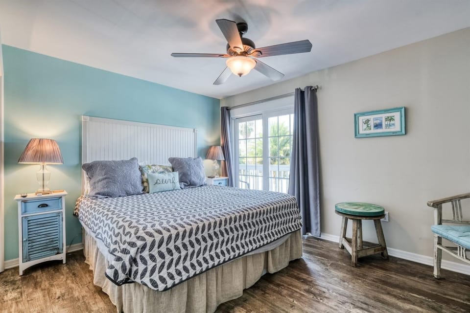 Luxe Condo Living at Island Place 215! Apartment in Cedar Key