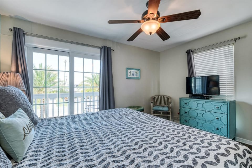 Luxe Condo Living at Island Place 215! Apartment in Cedar Key