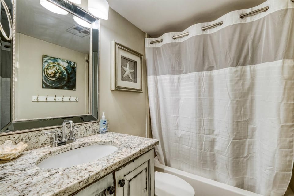 Luxe Condo Living at Island Place 215! Apartment in Cedar Key