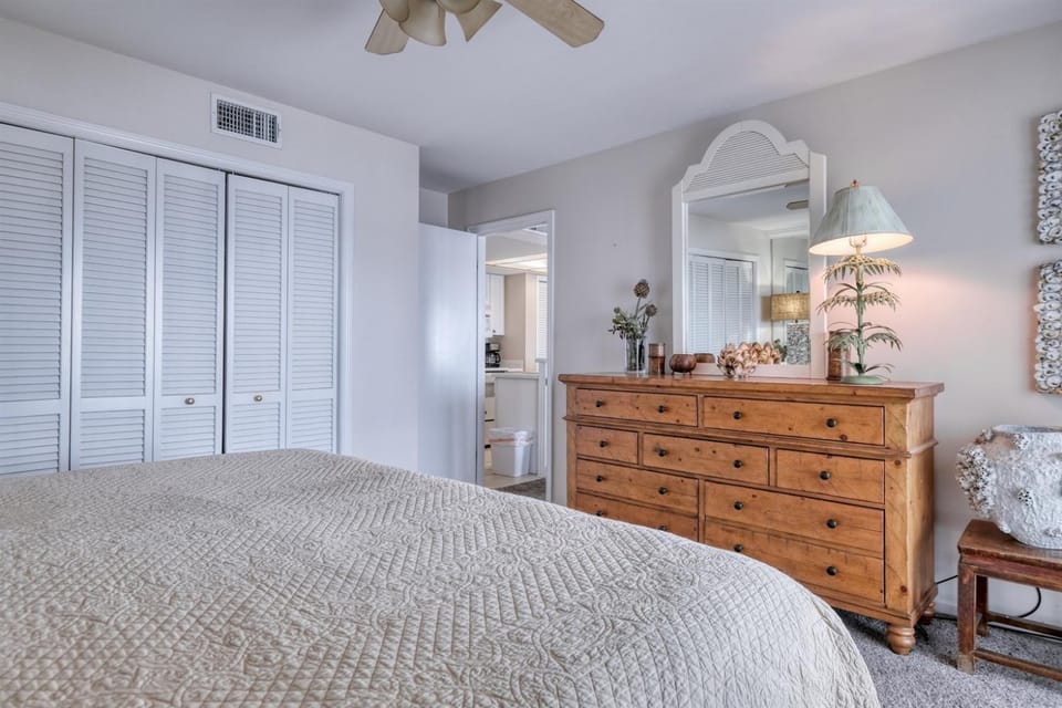 Decorator Quality Condo at Island Place 315! Apartment in Cedar Key