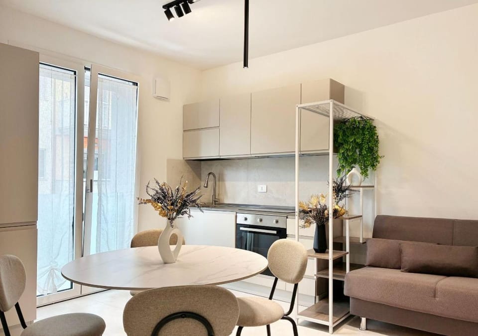 Kitchen or kitchenette, Living room, Seating area, Dining area