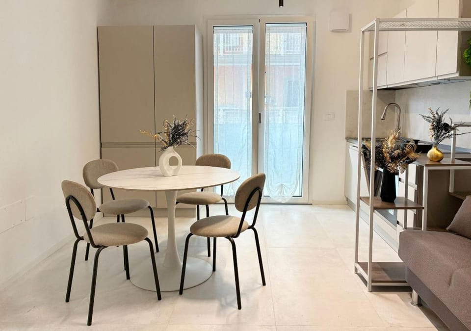 Kitchen or kitchenette, Living room, Seating area, Dining area