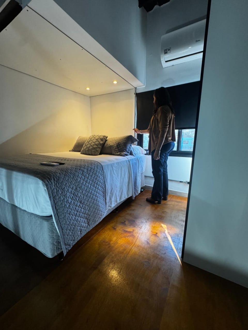 Bed, Bedroom, air conditioner