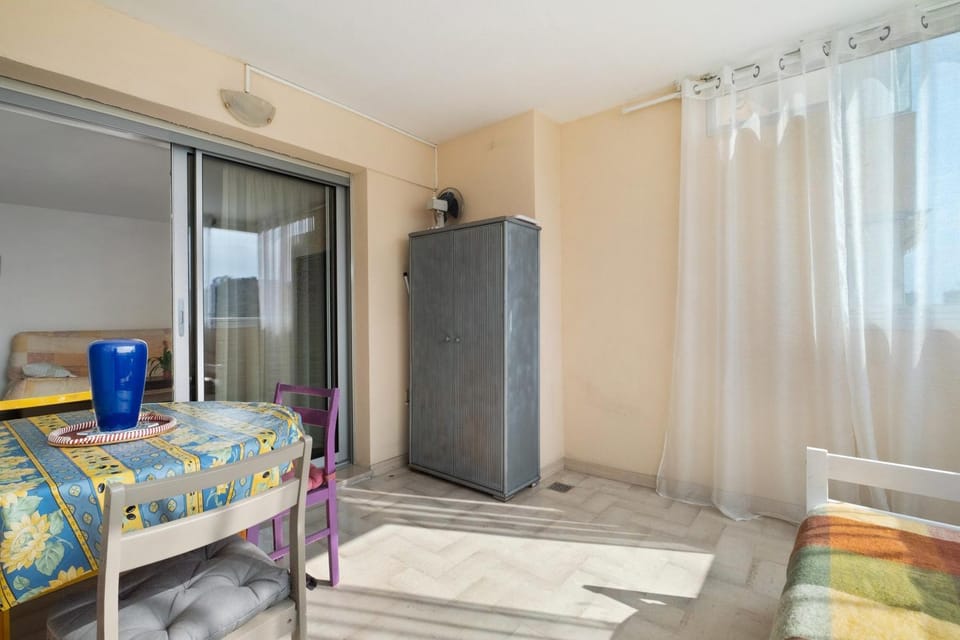 Property building, Living room, Bedroom