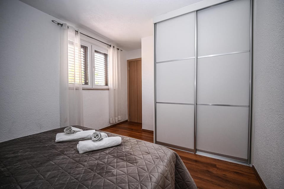 Bedroom, wardrobe