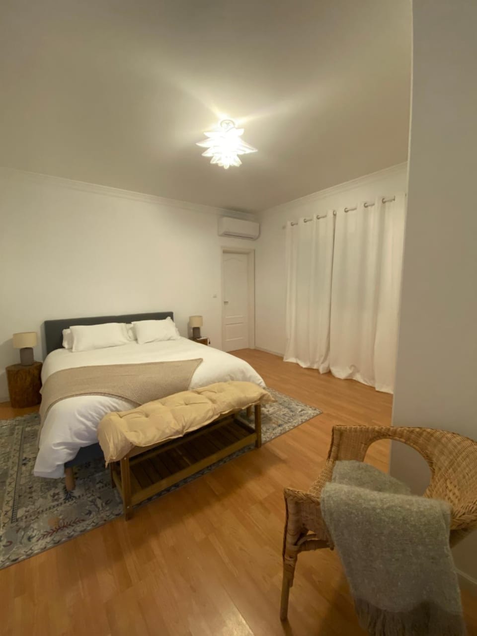 Bed, Photo of the whole room, Bedroom