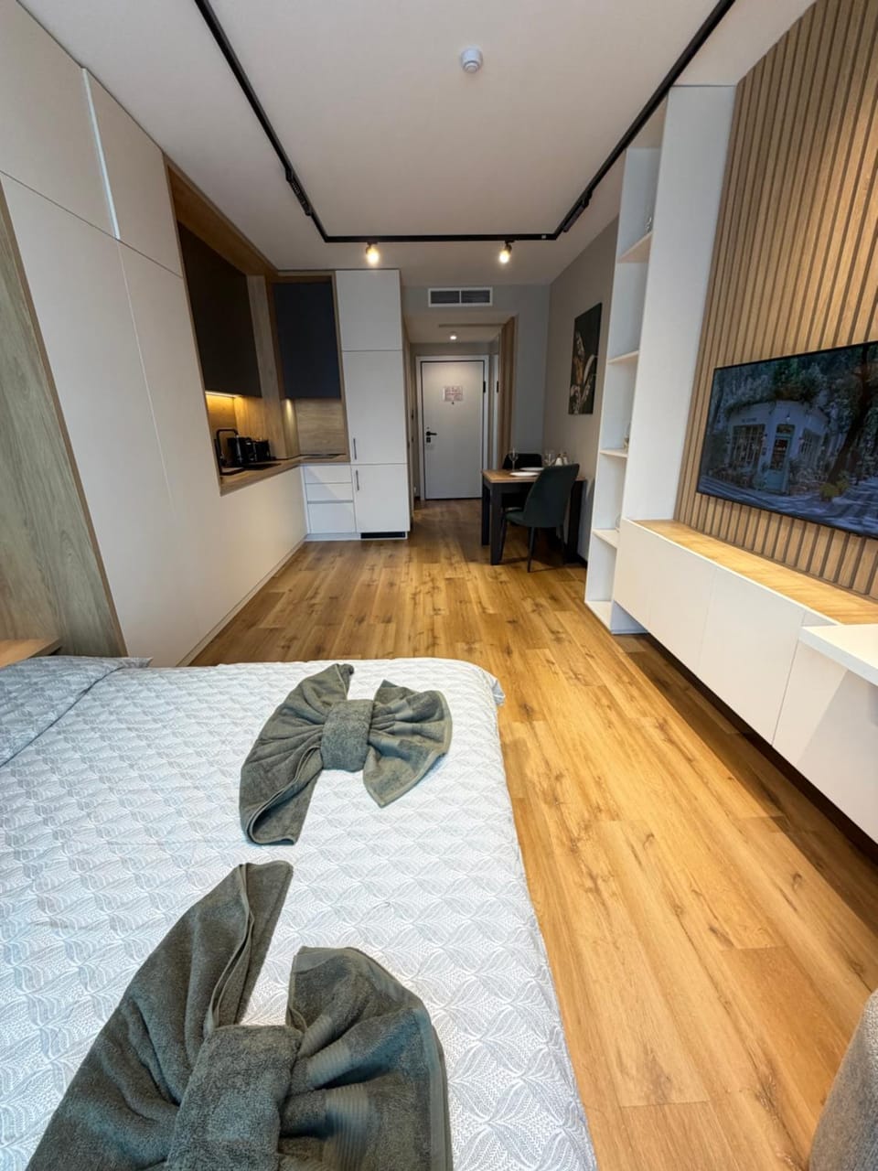 Dining area, Bedroom, kitchen