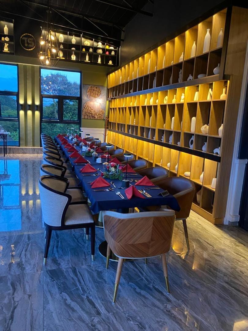 Restaurant/places to eat, Spa and wellness centre/facilities