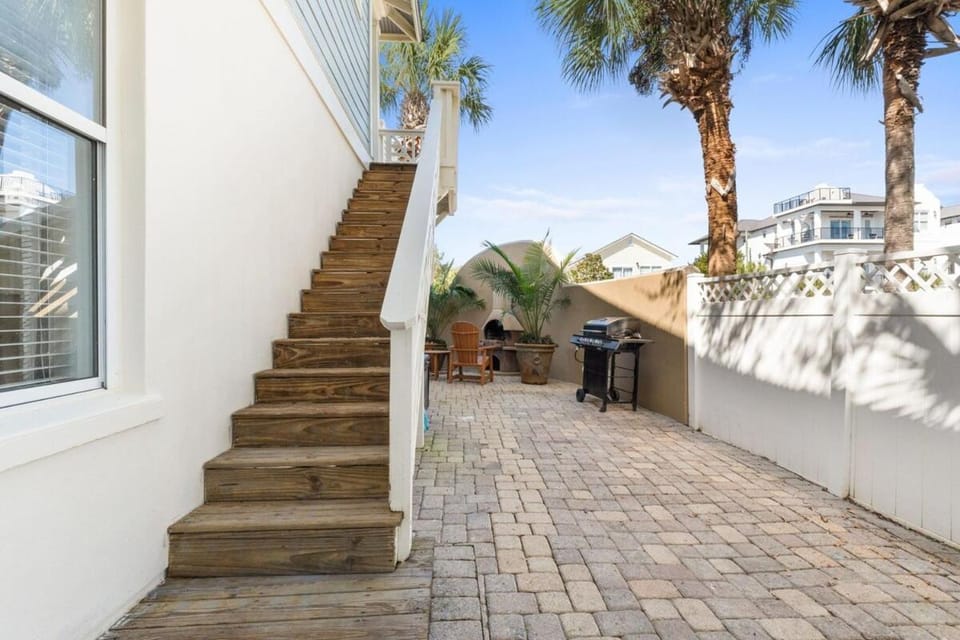 Patio, Day