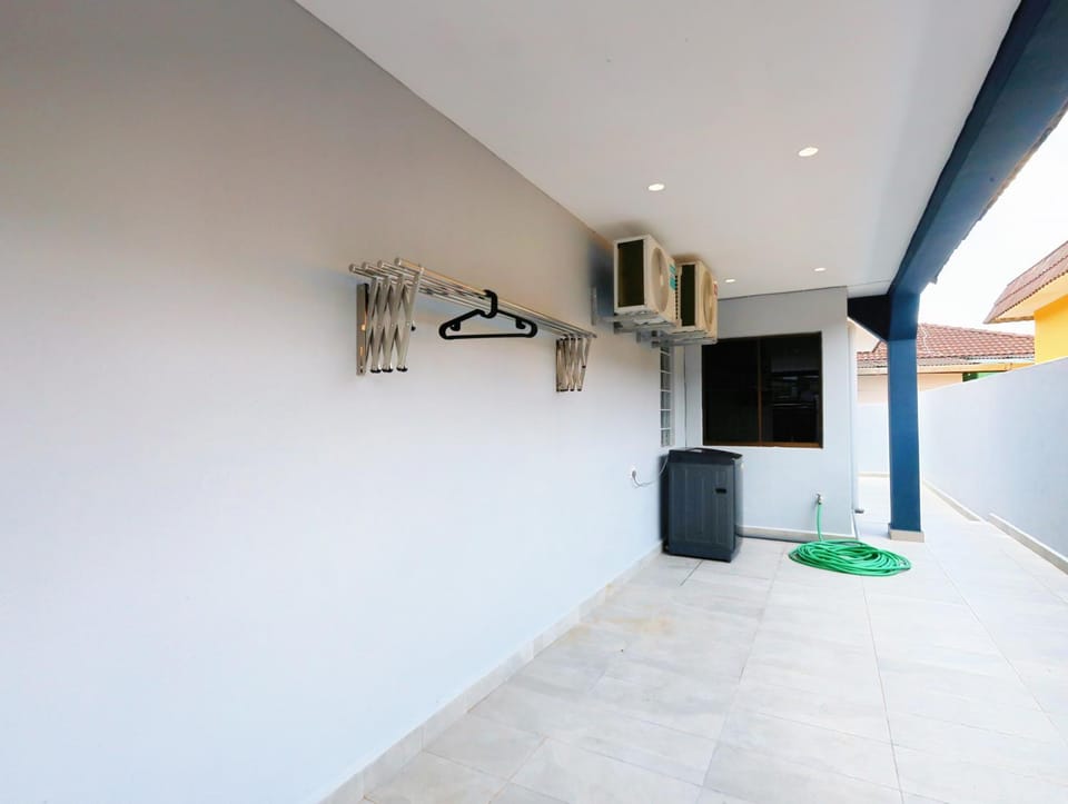 18Pax GrandMum HomeStay Near Ciq Ksl Villa in Johor Bahru