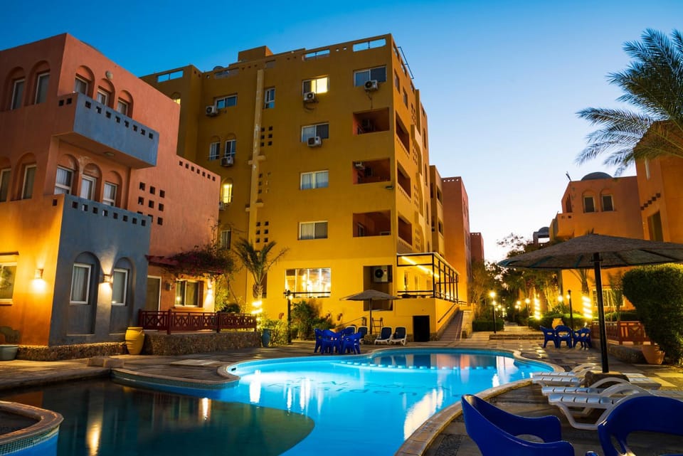 Property building, Restaurant/places to eat, Swimming pool, Breakfast
