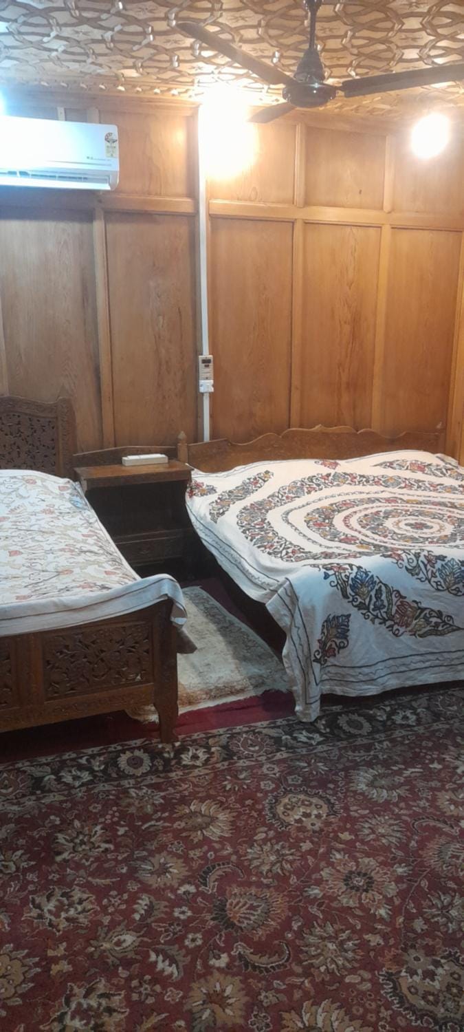 Mashal Hotel in India