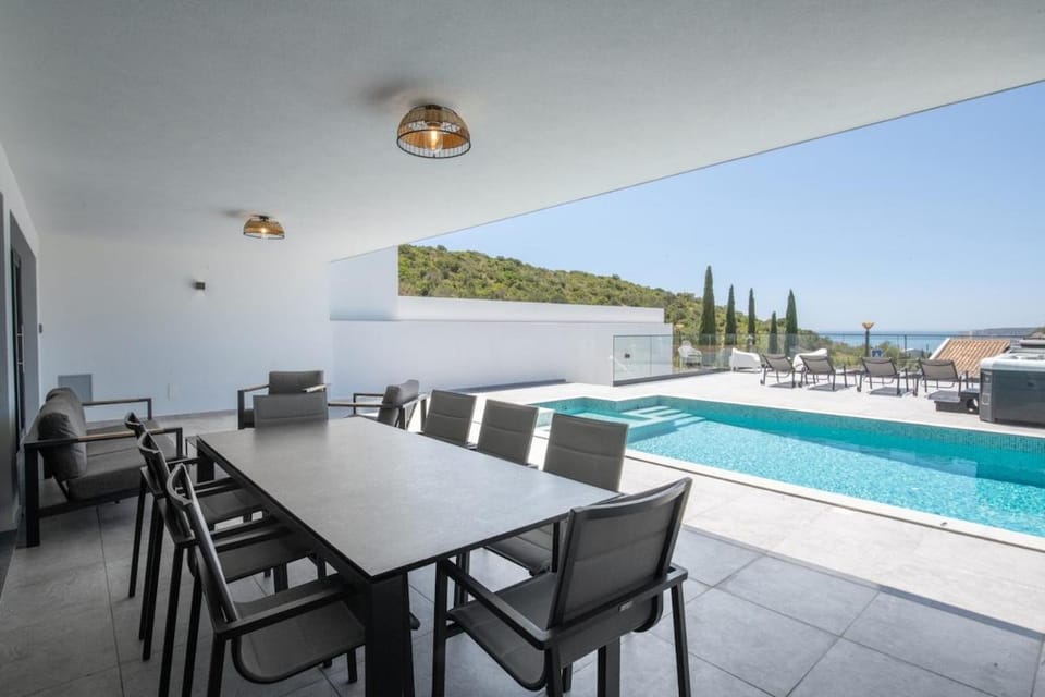 Simply Salema - Villa Praia Dourada - Ocean Villa Villa in Faro District