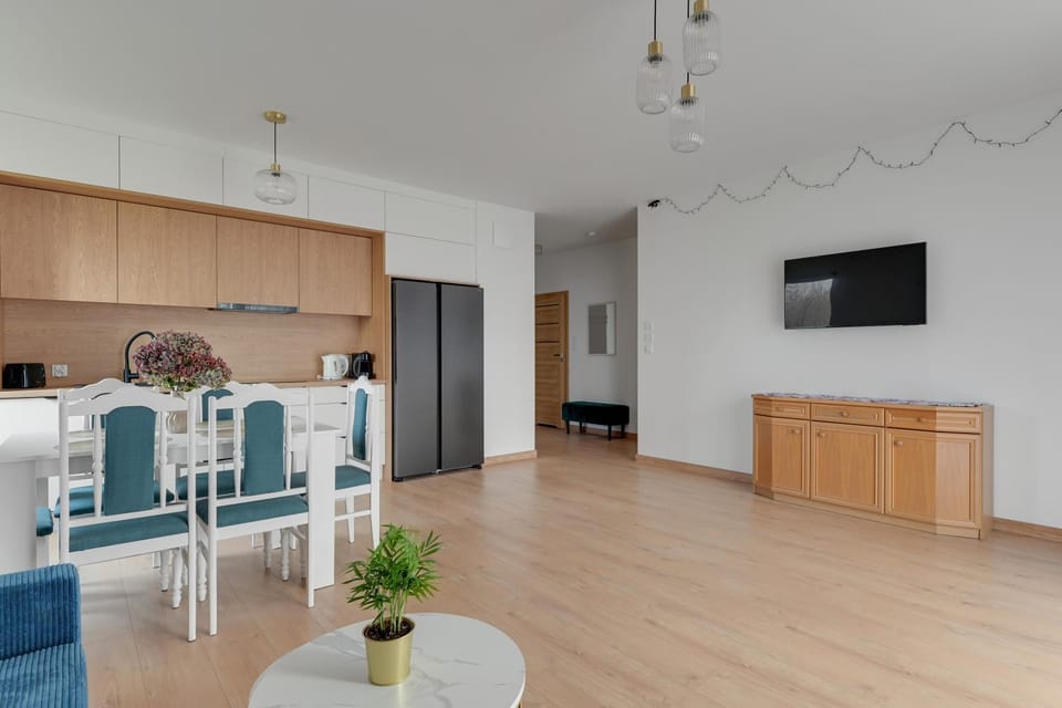 TV and multimedia, Seating area, Dining area