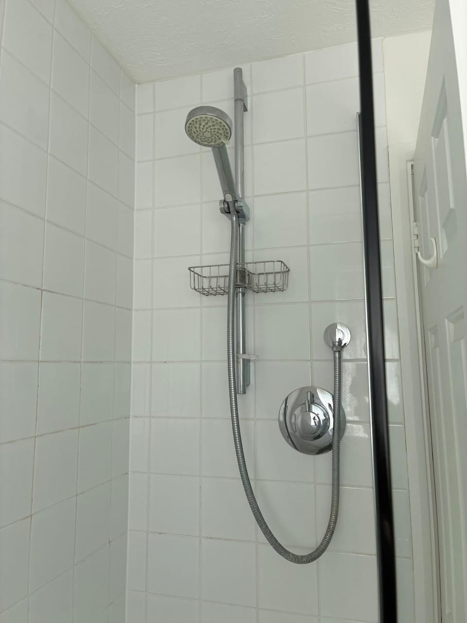 1 Bedroom House with Parking, Bus Links and Garden House in Maidenhead