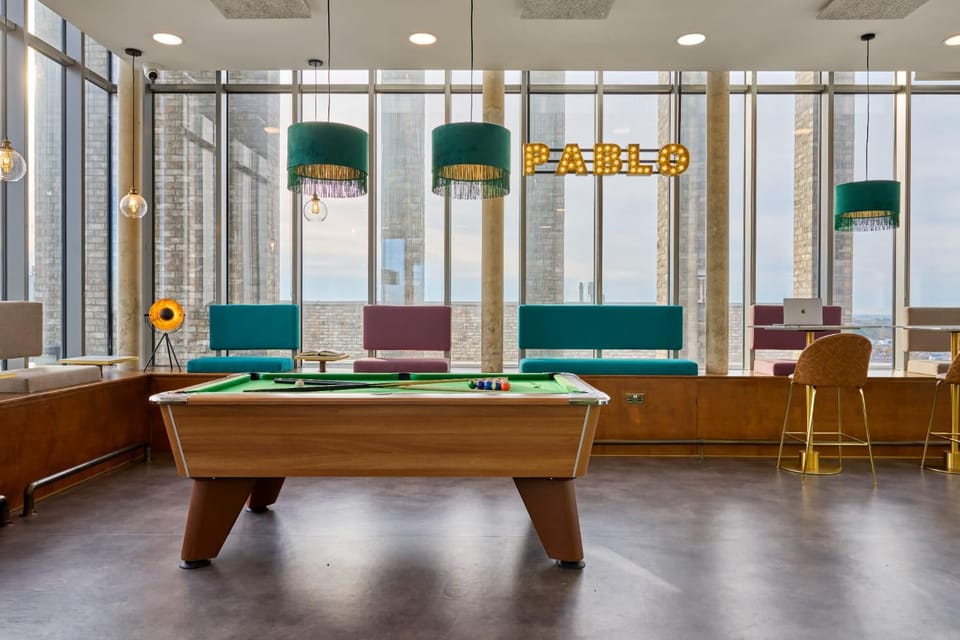 Billiard, Game Room