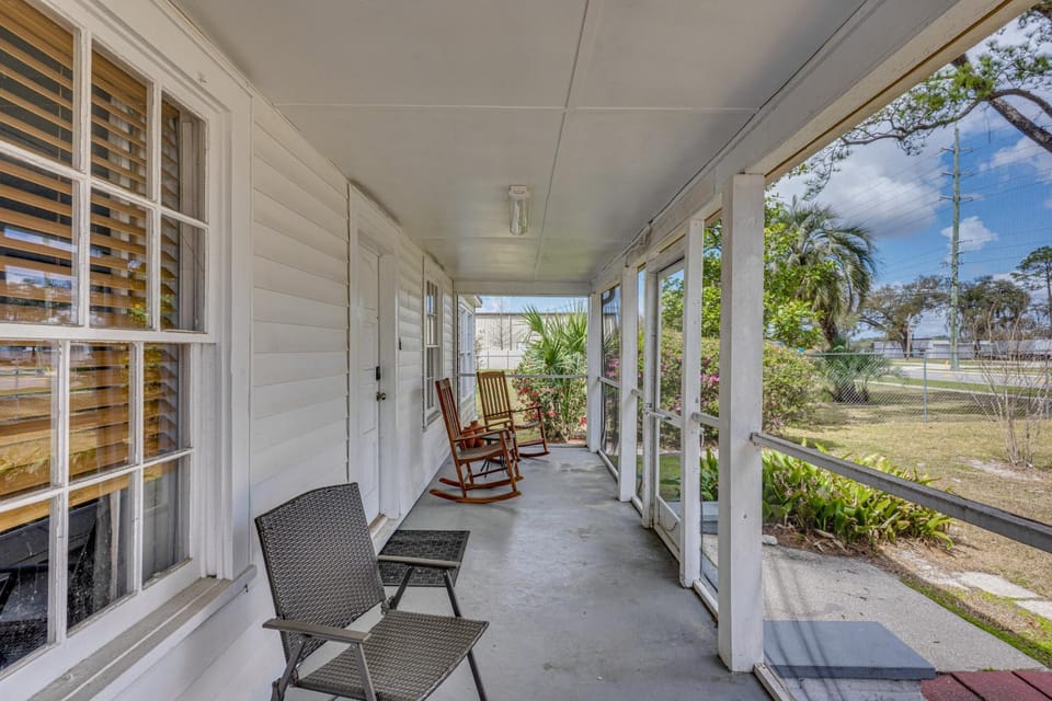 6 Mi to Downtown Jax! Modern Family Home House in Jacksonville