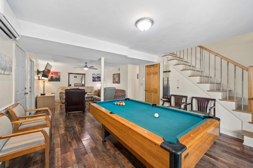 Asheville's Ultimate Retreat with Hot Tub Ping Pong Table Pool Table Lots to do Family Friendly House in Asheville
