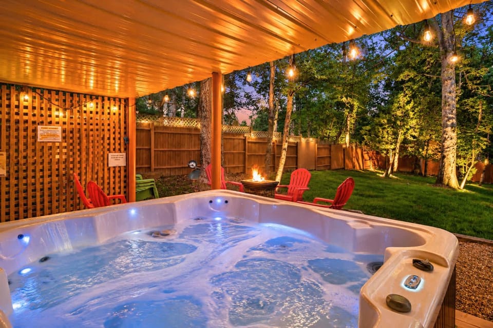 Asheville's Ultimate Retreat with Hot Tub Ping Pong Table Pool Table Lots to do Family Friendly House in Asheville