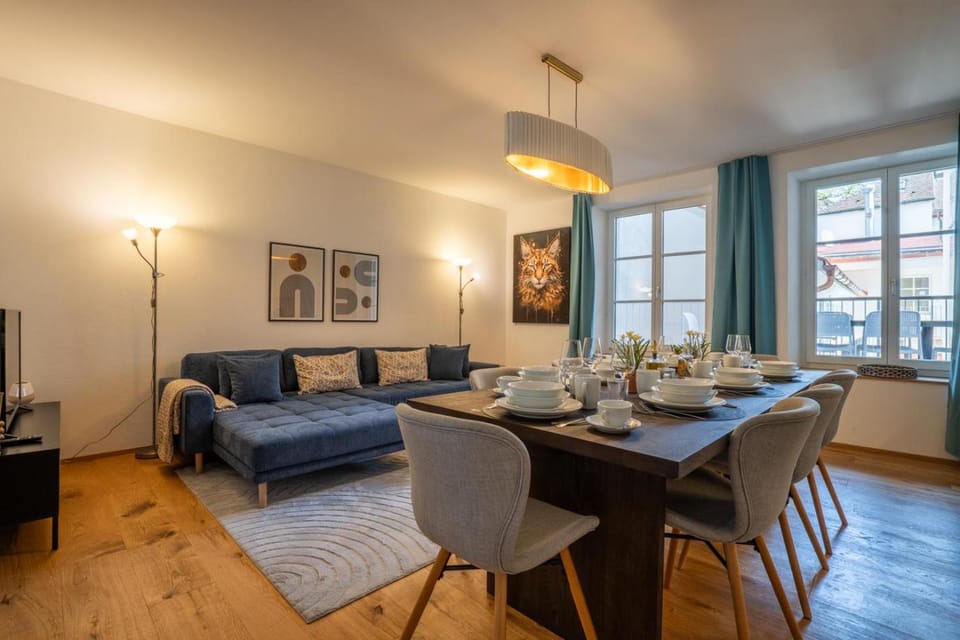 Living room, Dining area