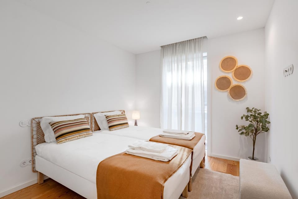 Bed, Bedroom, wardrobe, air conditioner