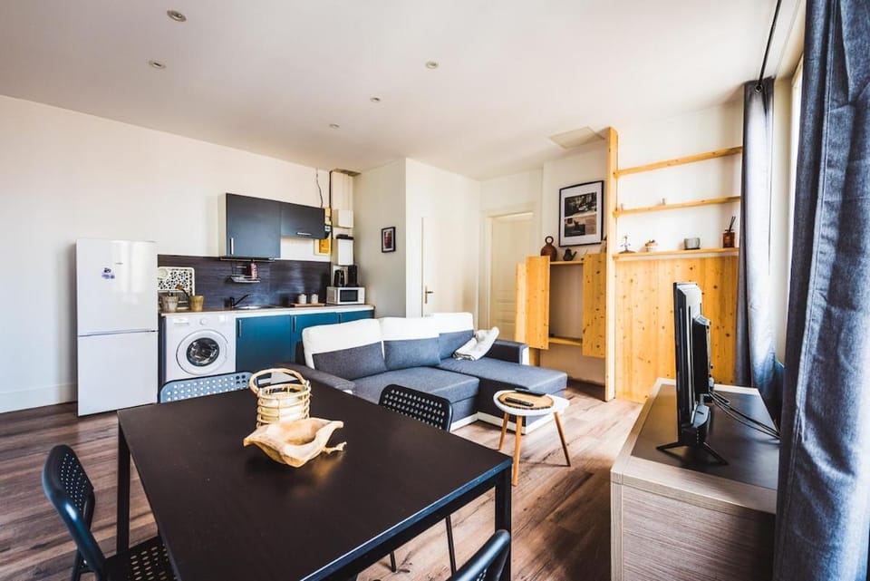 Large T2 Downtown Tram Apartment in Saint-Étienne