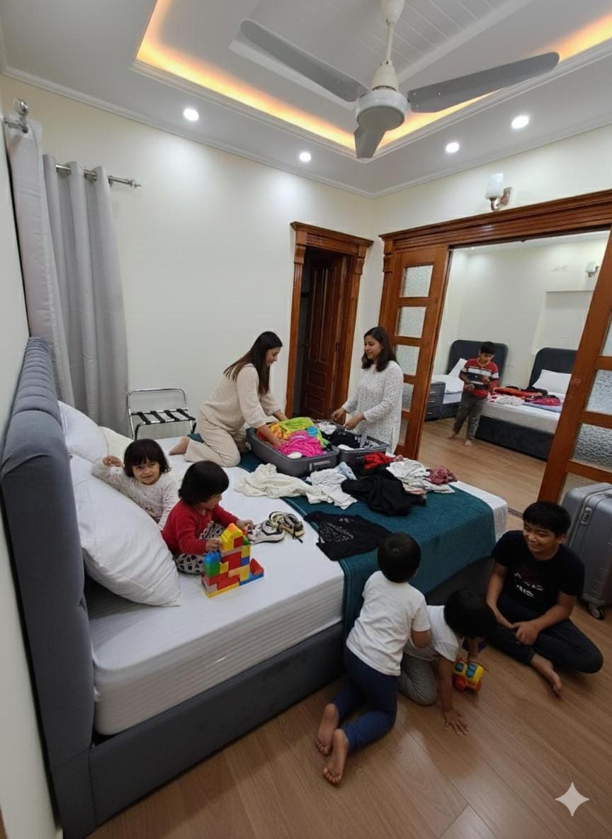 Bed, People, Bedroom, children, group of guests, towels, wardrobe