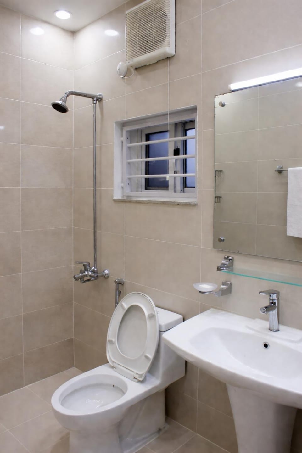 Shower, Toilet, Bathroom, bidet, towels