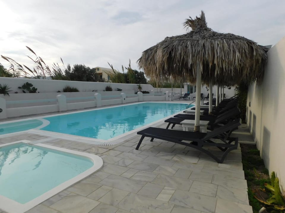 Perissa Design Centro Suites- BEACH FRONT Bed and Breakfast in Perissa