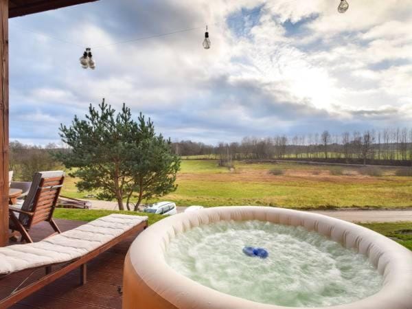 Hot Tub, Hot Tub