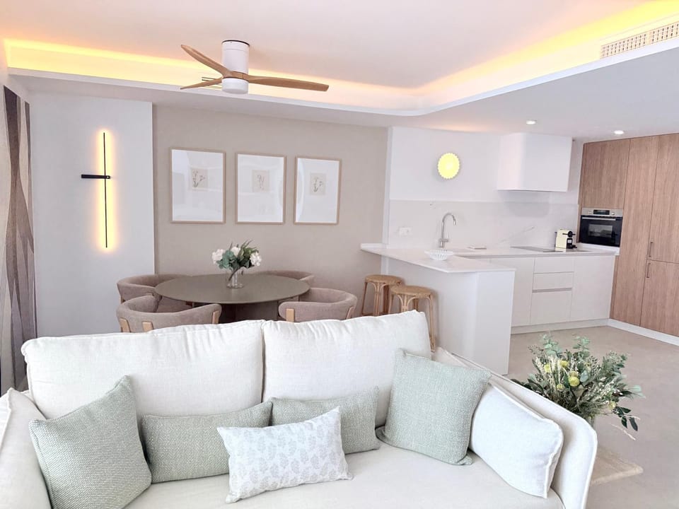 New apartment oceanfront luxury Sinesedesignhomes Apartment in Torremolinos